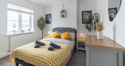Open Mind Property - Luxury 3 Beds & Free Parking