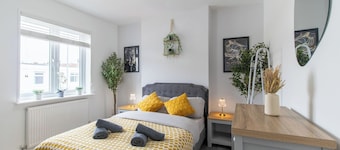Open Mind Property - Luxury 3 Beds & Free Parking