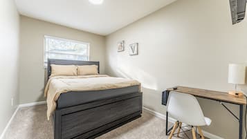 Basic Room, Share house, Share bath, Non-smoking | Desk, laptop workspace, free WiFi, bed sheets