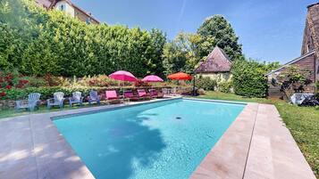 Een verwarmd zwembad