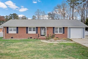 Exterior - Comfy Cozy Home I (Durham)