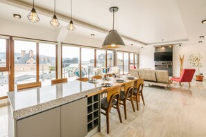 Apartment, 2 Bedrooms, Terrace, Mountain View (Fique) | In-room dining - Gente del Sur - Fique (Ushuaia)