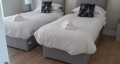 Cozy, comfortable cottage on an alpaca farm