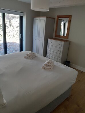 2 bedrooms, iron/ironing board, travel cot, WiFi