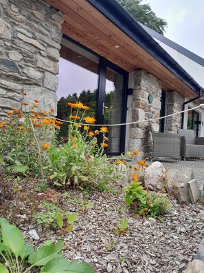 Exterior detail - Cozy, comfortable cottage on an alpaca farm (Newtownmountkennedy)