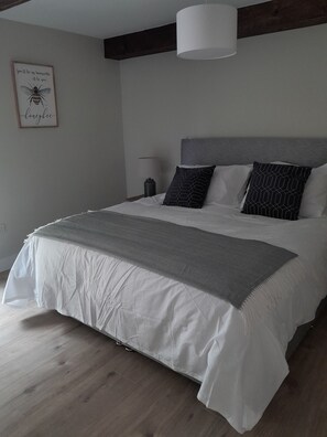 1 chambre, fer et planche à repasser, lit de bébé portatif, Wi-Fi