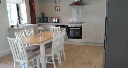 Cozy, comfortable cottage on an alpaca farm