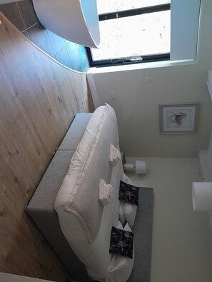 2 bedrooms, iron/ironing board, travel cot, WiFi