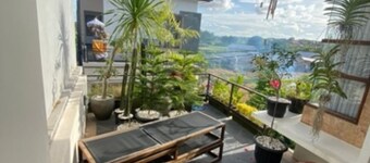 modern house in sanur area
10 minutes from beach
on scooter