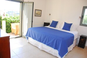 3 bedrooms, desk, iron/ironing board, travel cot