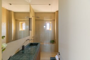 Shower, hair dryer, bidet, towels - iFlat | Stylish&Design Apartment (Roma)