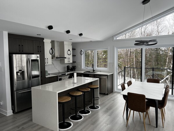 Oven, stovetop, dishwasher - Le Djiba , un pur Plaisir Avec la Famille ou les Amis (saint-alphonse-de-rodriguez)