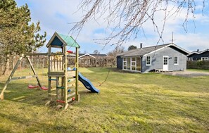 Children's area - Awesome home in Hadsund with WiFi (Hadsund)