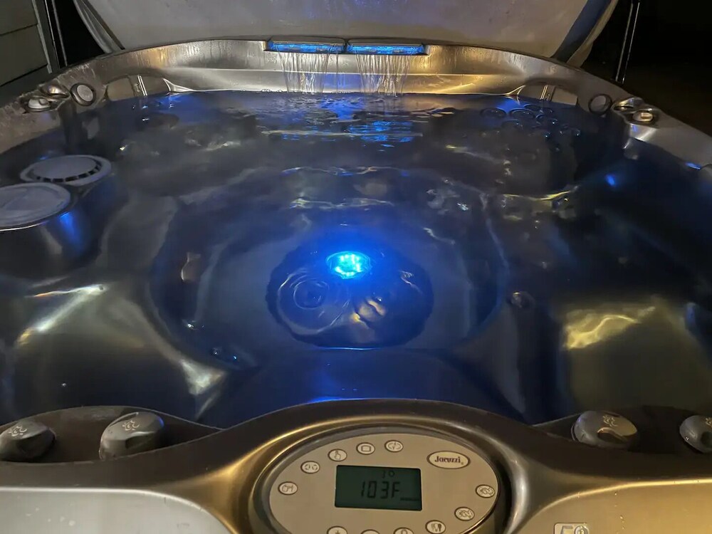 Ascot Gem near UO with Hot Tub! Eugene Vrbo