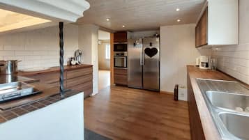 KĂŒhlschrank, Ofen, Herdplatte, GeschirrspĂŒler