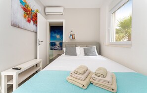 2 bedrooms, travel cot, free WiFi, bed sheets - Amazing home in Zaton (Zaton)