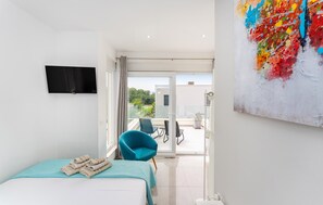 2 bedrooms, travel cot, free WiFi, bed sheets - Amazing home in Zaton (Zaton)