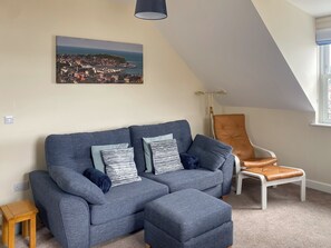 Living area - 2 bedroom accommodation in Scarborough (Scarborough)