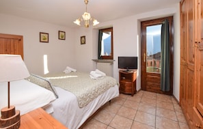 1 chambre, lit parapluie, draps fournis
