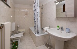 Bathroom - Beautiful apartment in Châtillon (Châtillon)