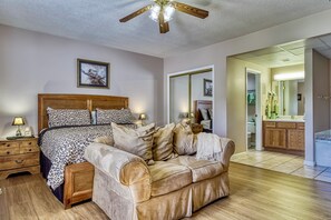 3 bedrooms, iron/ironing board, free WiFi, bed sheets - FREE Dollywood Ticket • Whispering Pines 611 • 3 bd 3 bath • Pools • 1st floor (Pigeon Forge)