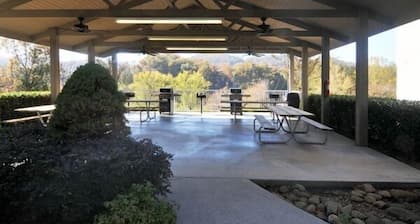 FREE Dollywood Ticket • Whispering Pines 611 • 3 bd 3 bath • Pools • 1st floor