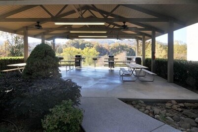 FREE Dollywood Ticket • Whispering Pines 611 • 3 bd 3 bath • Pools • 1st floor