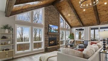 Smart TV, fireplace