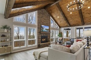 Smart TV, fireplace - Mountain view’s with hot tub & pool table on Beech Mountain. Sleeps 10.  (Banner Elk)