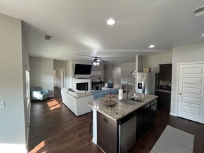 Living area - Large Open Concept Home <20 min from Augusta National (Augusta)