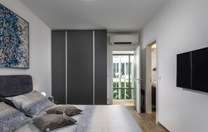 4 bedrooms, in-room safe, travel crib, WiFi (free)