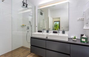 Een douche, een haardroger