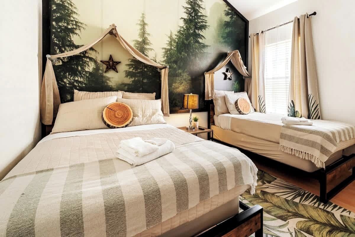 4 bedrooms, desk, iron/ironing board, free WiFi