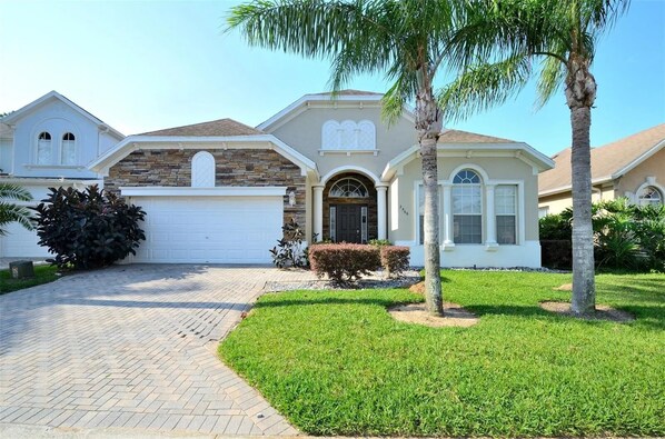 Exterior - Whimsical Wonderland - Free Heated - Pool Games (Davenport)