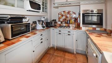 Réfrigérateur, four, plaque de cuisson, lave-vaisselle