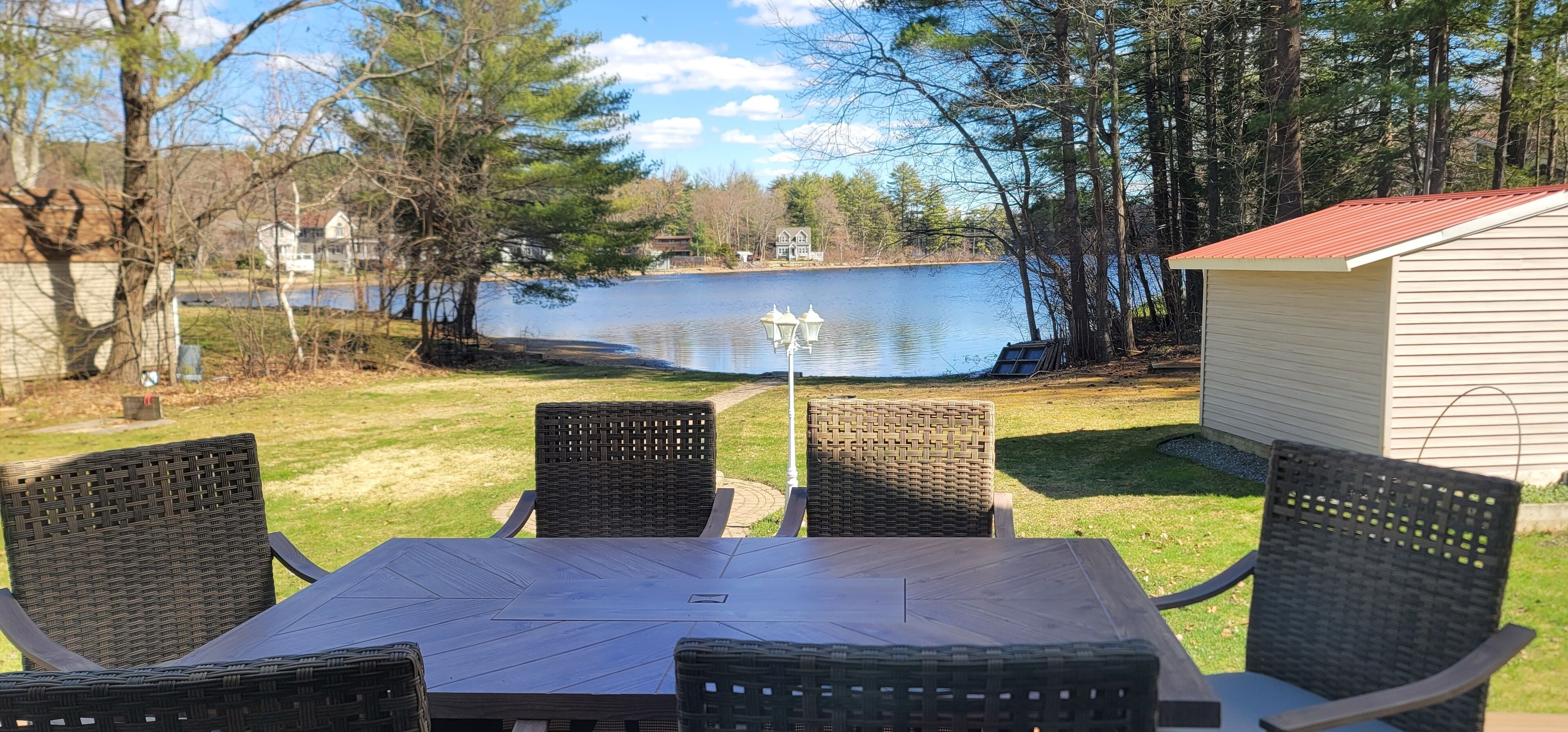 Piscataqua River Reservoir House - with King & Queen beds - Pet Friendly
