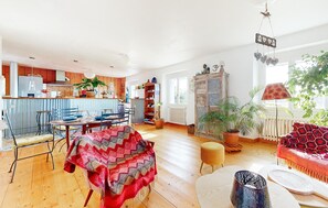 TV - Cozy apartment in Locmariaquer with WiFi (Locmariaquer)
