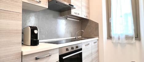 Un four, surface de cuisson