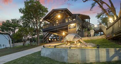 The Armadillo Villa! Hillside Haven with a Panoramic View of the Colorado River