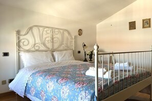 2 bedrooms, bed sheets