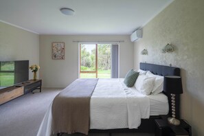 3 bedrooms, iron/ironing board, WiFi, bed sheets - The Waterfront 361 (Auckland)