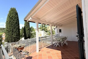 Outdoor dining - N278 - Numana, delightful two-room apartment in the historic centre (Numana)