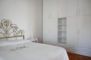 1 dormitorio y ropa de cama