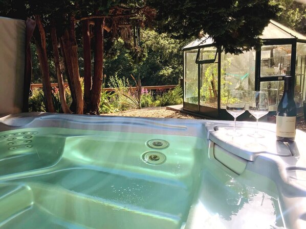 Bain à remous extérieur