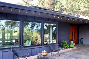 Terrace/patio - Designer Retreat w/ Hot Tub, Huge Backyard Oasis (Santa Cruz)
