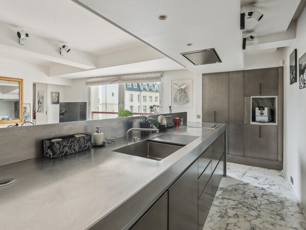 Fridge, microwave, oven, dishwasher