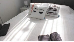 2 bedrooms, iron/ironing board, free WiFi, bed sheets
