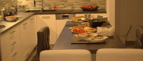 Kylskåp, ugn och diskmaskin