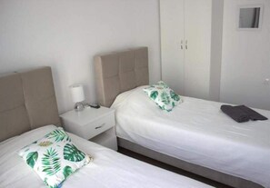 2 bedrooms, iron/ironing board, WiFi, bed sheets - Best location in the heart of Athens,under Acropolis,on touristic road Adrianou. (Athina)