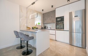 Kühlschrank, Ofen, Herdplatte, Geschirrspüler